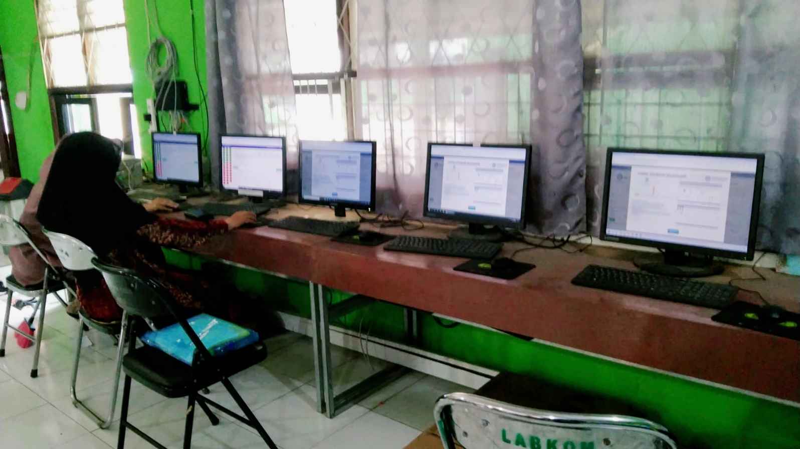 Dukung Transformasi Pendidikan, Guru MAN 2 HST Ikuti Pengisian Survei Lingkungan Belajar Tahun 2026