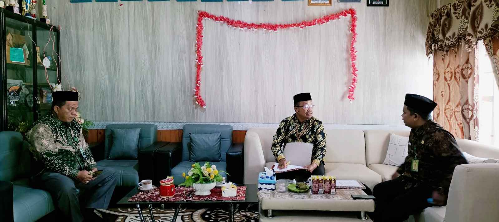 Monitoring Bulanan Pengawas Madrasah: Wujud Pembinaan Berkelanjutan untuk Kemajuan MAN 2 HST