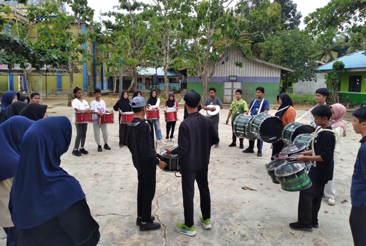 Semangat Menggema, MTsN 1 HST Gelar Latihan Perdana Ekskul Marching Band