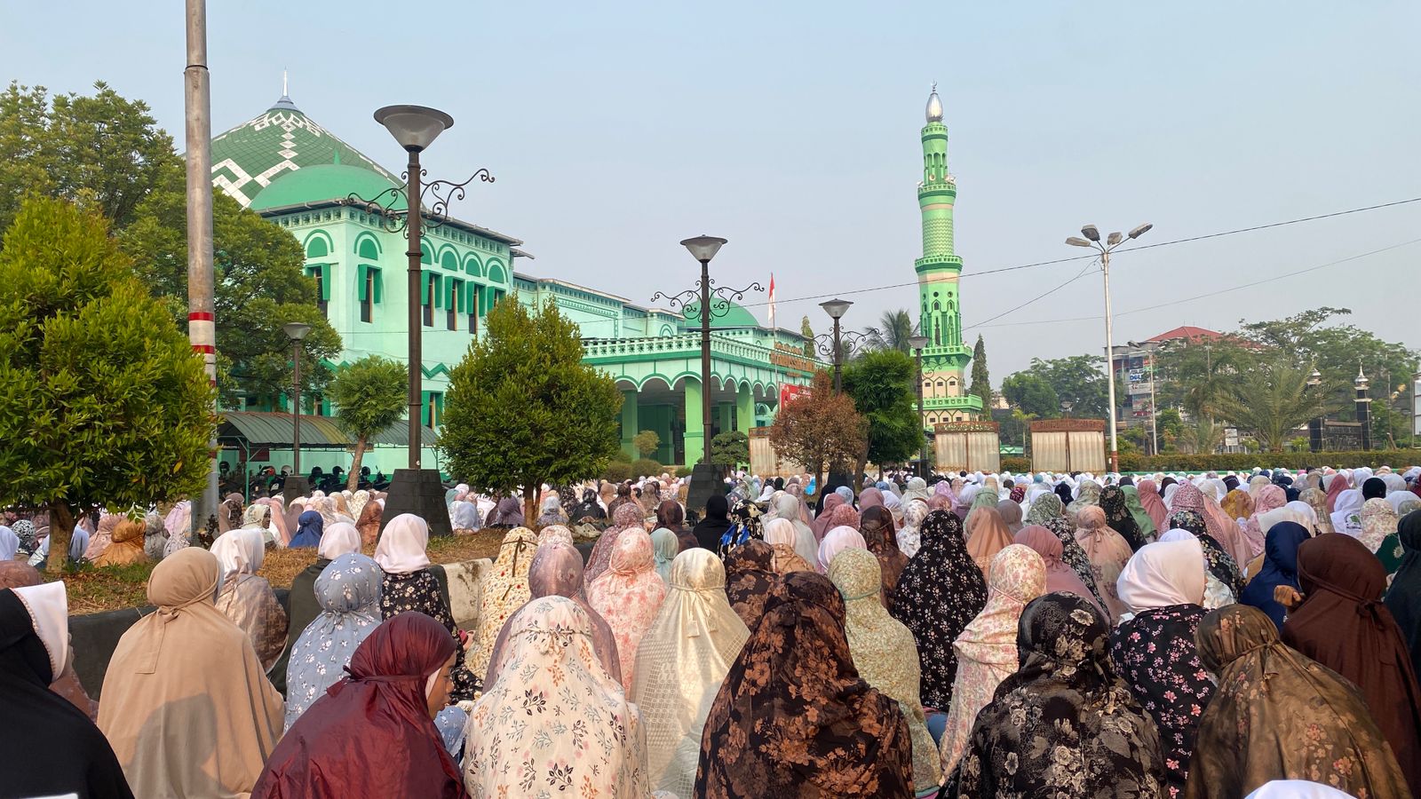 Memohon Rahmat Allah, KUA Barabai Ikuti Shalat Istisqa di Masjid Agung Riyadhus Shalihin